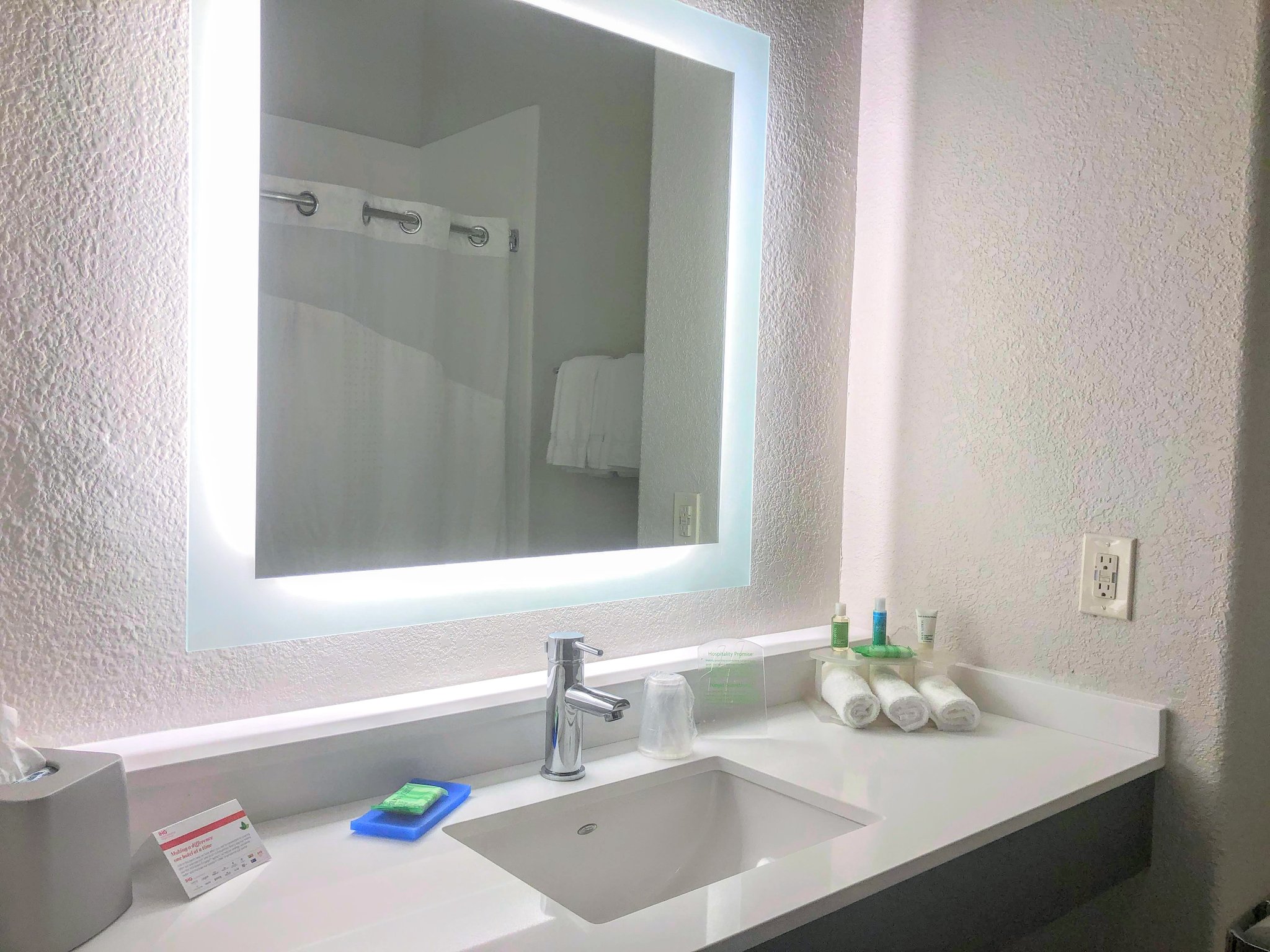 Holiday Inn Express & Suites Hearne, an IHG Hotel - Tap to explore photos