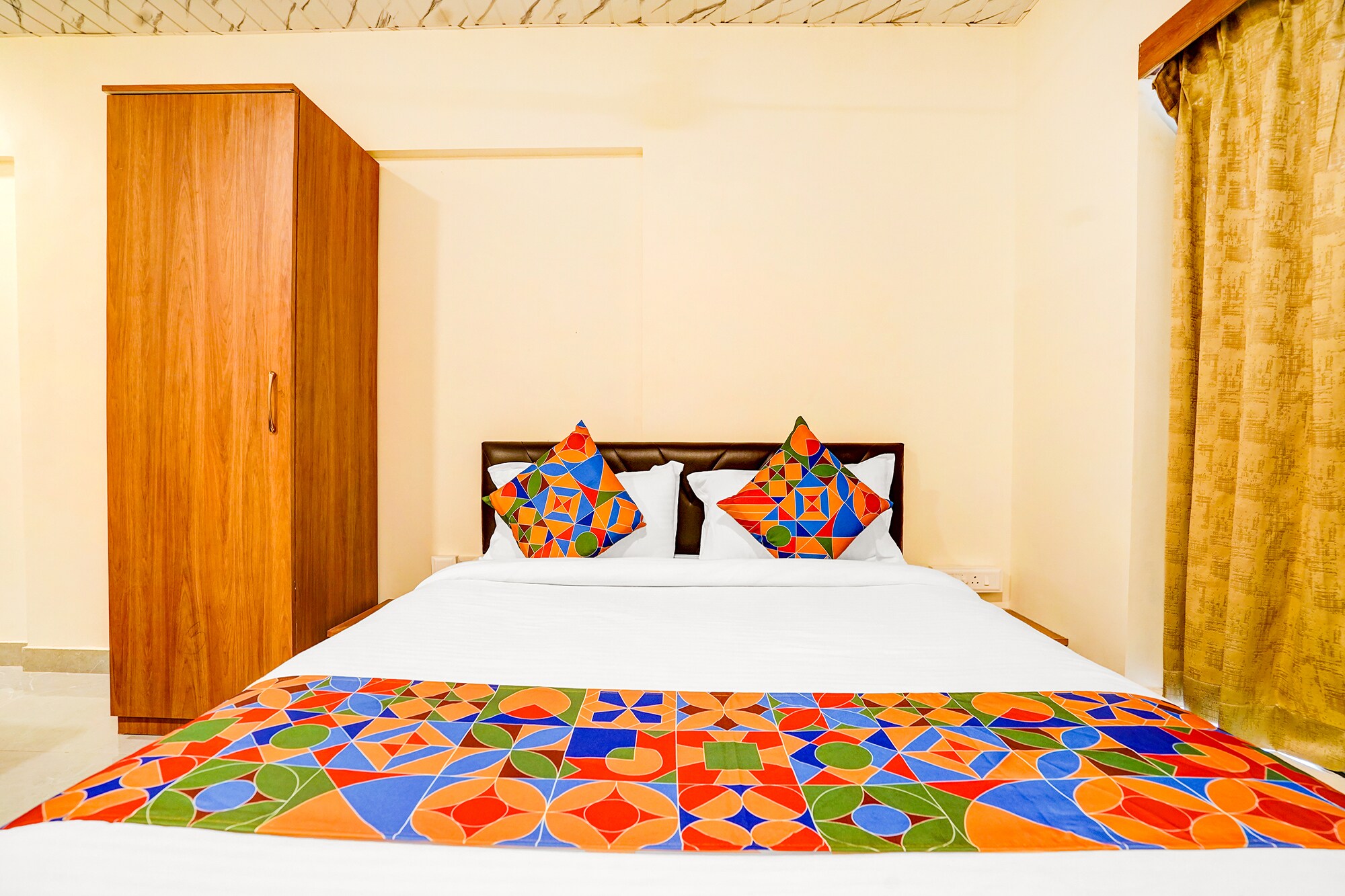 FabHotel Omkar & Lodging - Phoenix Market City - Tap to explore photos