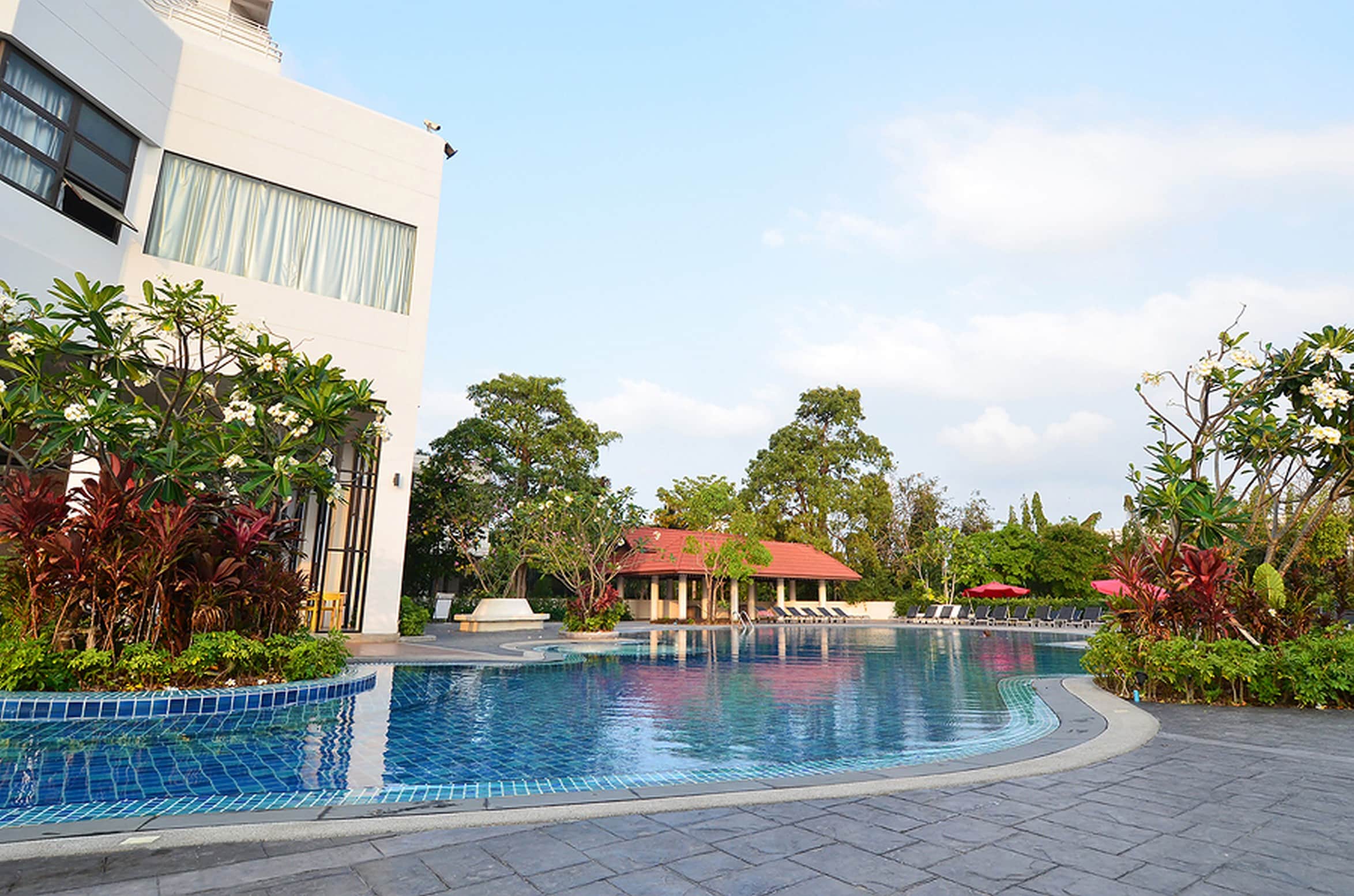 Welcome Jomtien Beach Hotel - Tap to explore photos