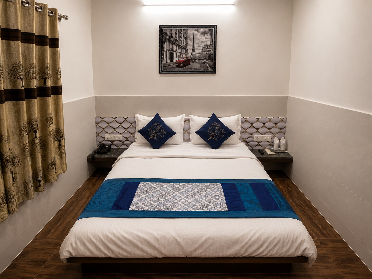 Home Stay Inn | 5 min from Sardar Vallabhbhai Patel International Airport - Tap to explore photos