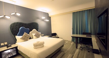 Hummingbird Hotel & Banquet Room Type - Deluxe room