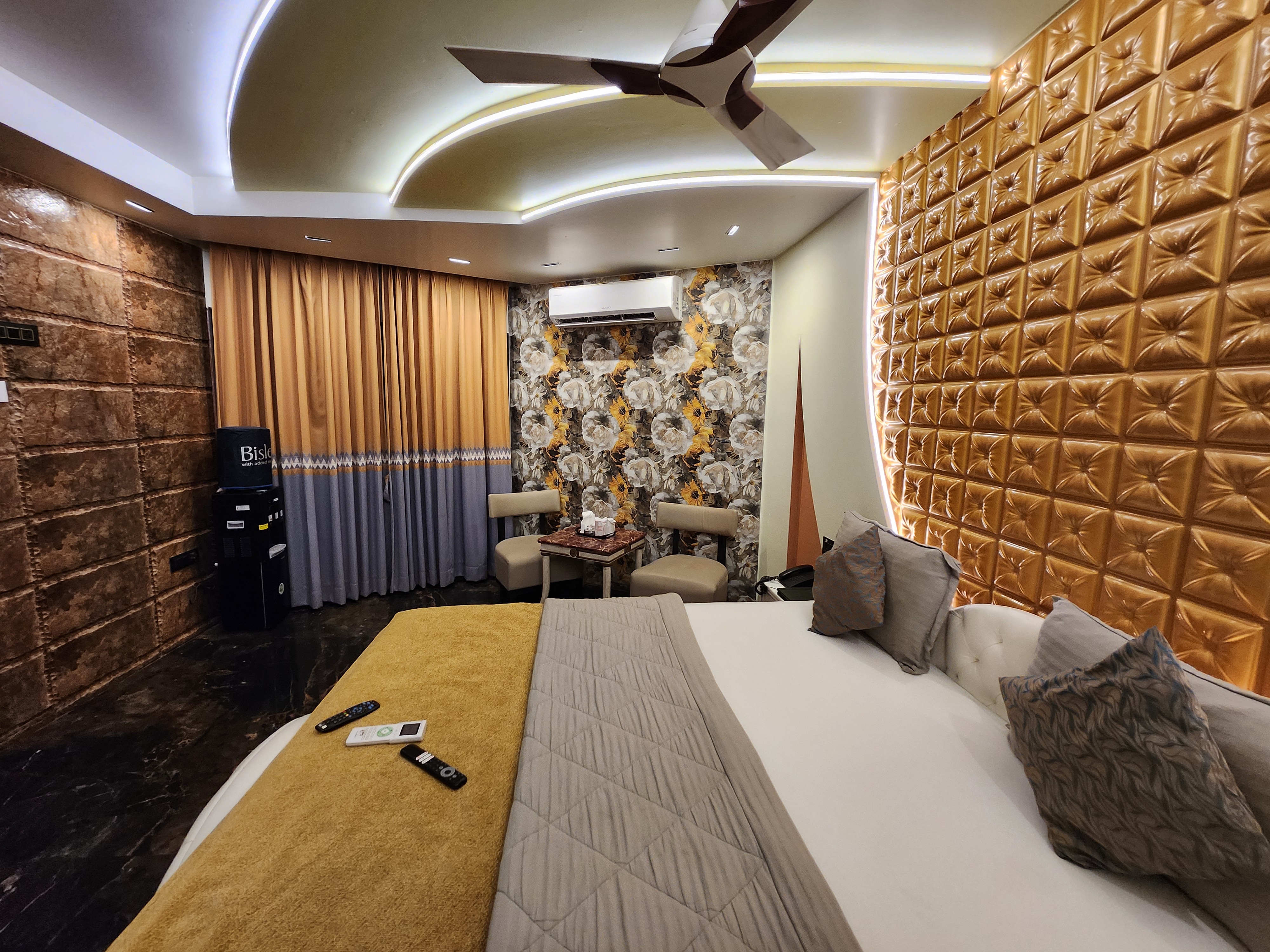 Hotel Jazira - Tap to explore photos