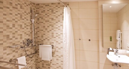 Hampton by Hilton Berlin City East Side Gallery Room Type - QUEEN ACCESSIBLE ROOM