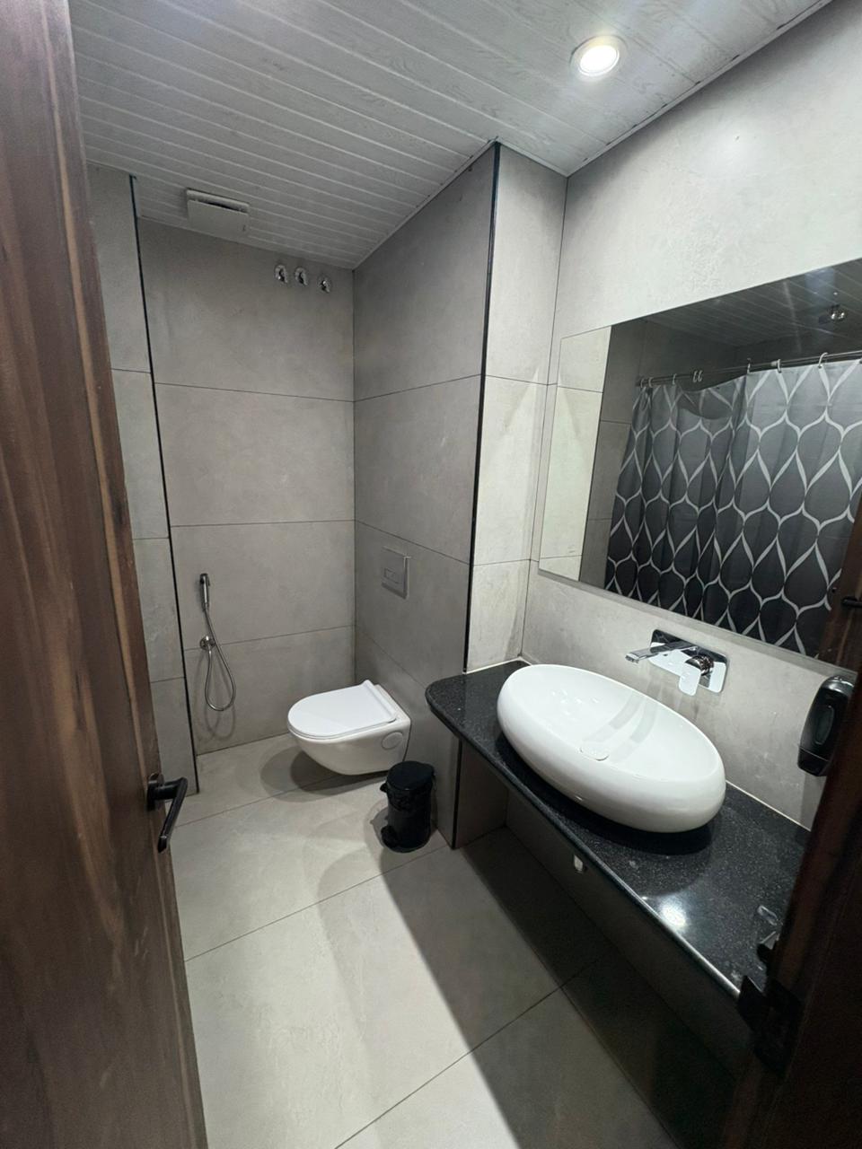 Hotel Saffron Suites - Tap to explore photos