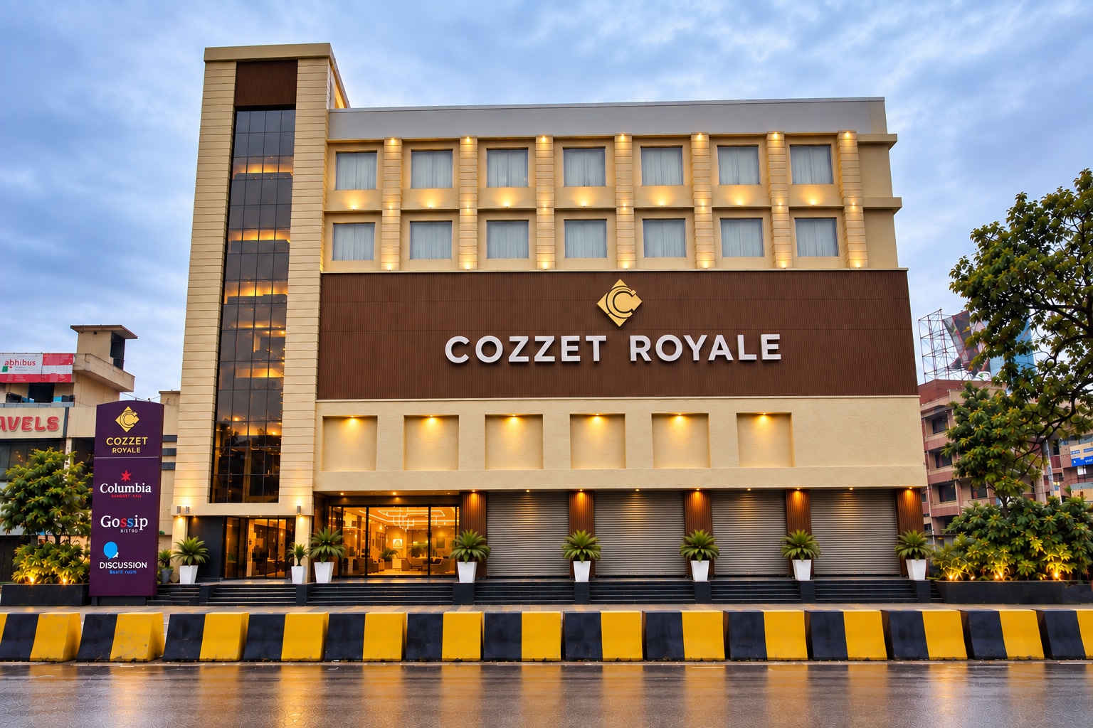 Cozzet Royale - Tap to explore photos