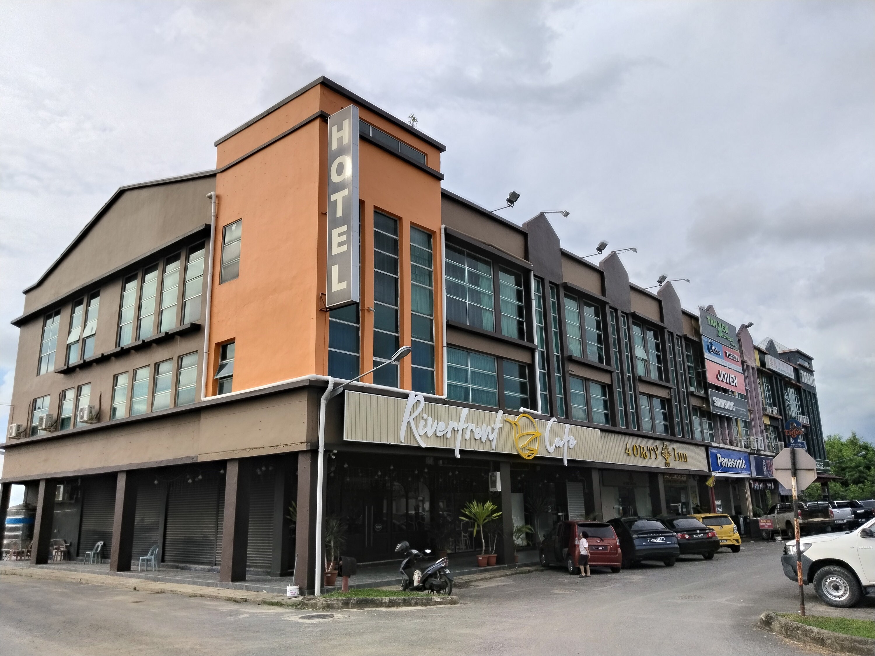 Collection O Near Tanjung Batu Formerly 4orty Inn - Tap to explore photos