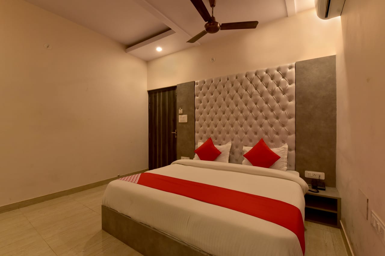 SHREE BABA HOTEL & RESTAURANTS - Tap to explore photos