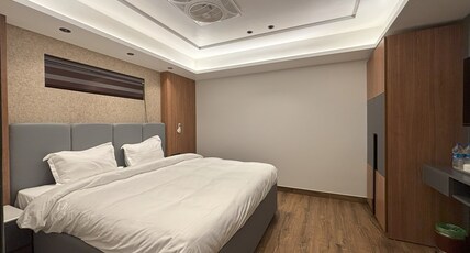 Hotel Plaza 14 Jammu, Near Railway Station Room Type - Super Deluxe