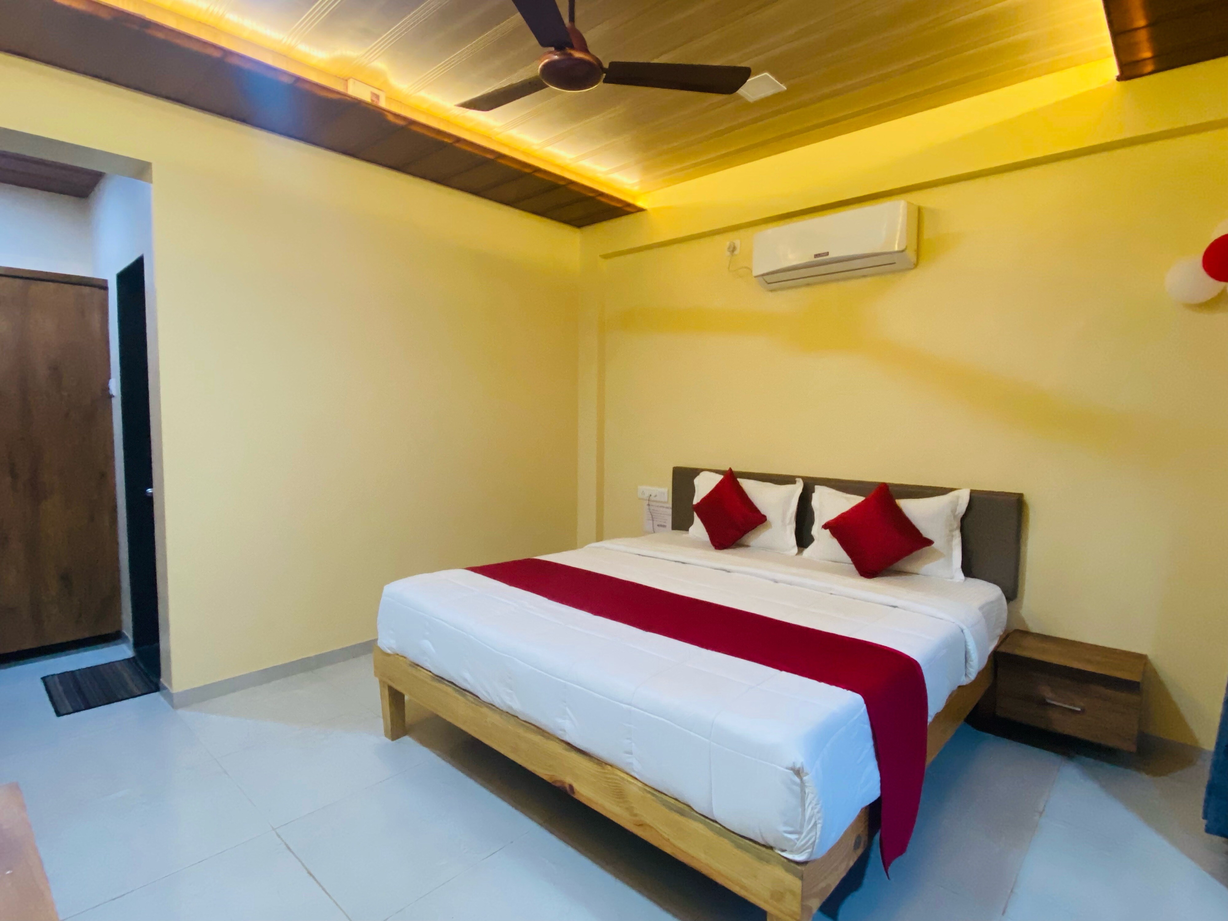 Hotel Durva Palace - Tap to explore photos