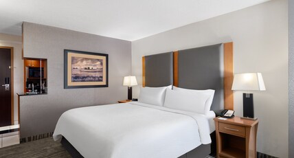 Holiday Inn CALGARY-AIRPORT Room Type - 1 King Standard Top Floor Holiday Inn CALGARY-AIRPORT Room Type - 1 King Standard Top Floor