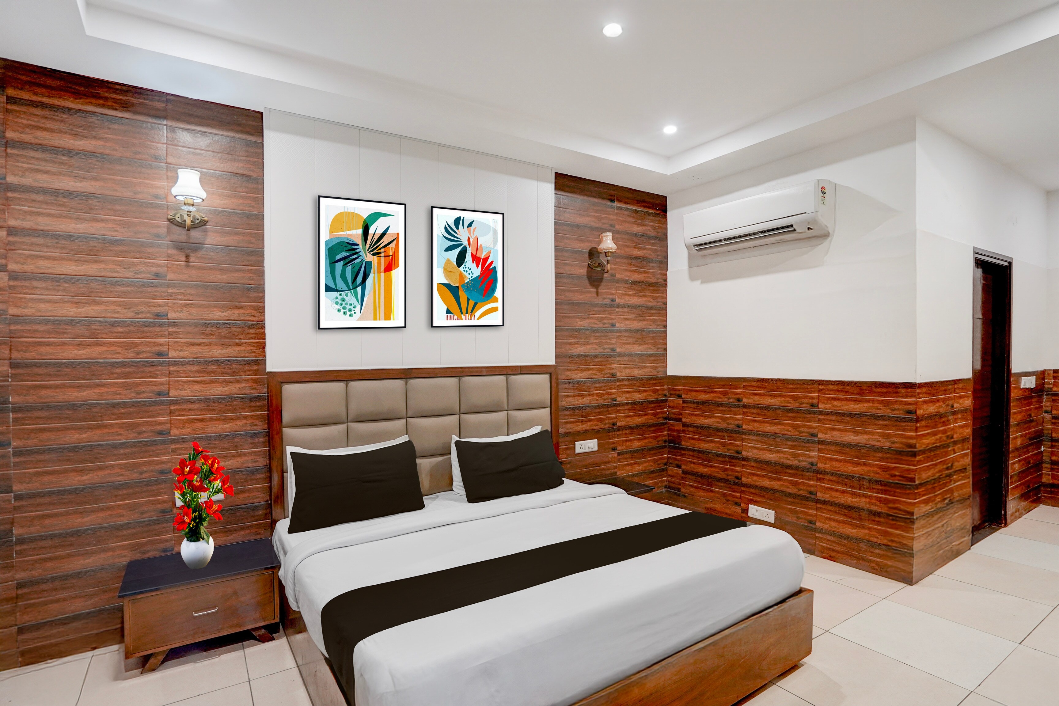 Super Townhouse by OYO Zirakpur Bus Stand Formerly Hotel Citi Inn - Tap to explore photos