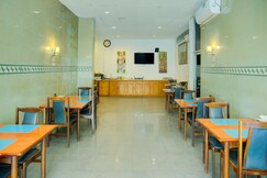 Townhouse Oak Palembang Near Jembatan Ampera Formerly Azzura Hotel