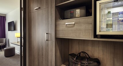 Mercure Versailles Paris Ouest Room Type - Classic Room with 1 double bed and twin beds