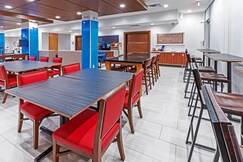 Holiday Inn Express & Suites STAFFORD NW - SUGAR LAND