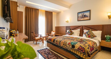 Tripli Hotels Ganga Heaven Rishikesh - Laxman Jhula Room Type - Superior King Room