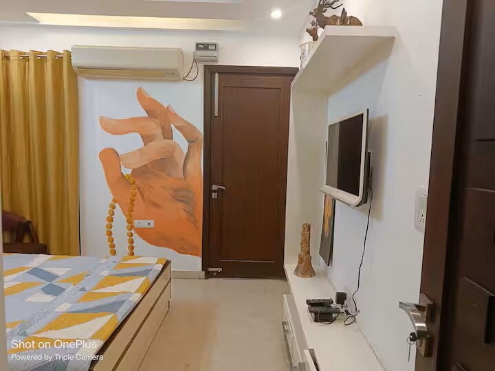 VacationBuddy Stupendous Home In Shalimar Bagh - Tap to explore photos