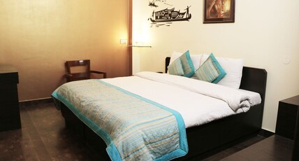 Hotel Pals Inn, Patel Nagar Room Type - Deluxe Room