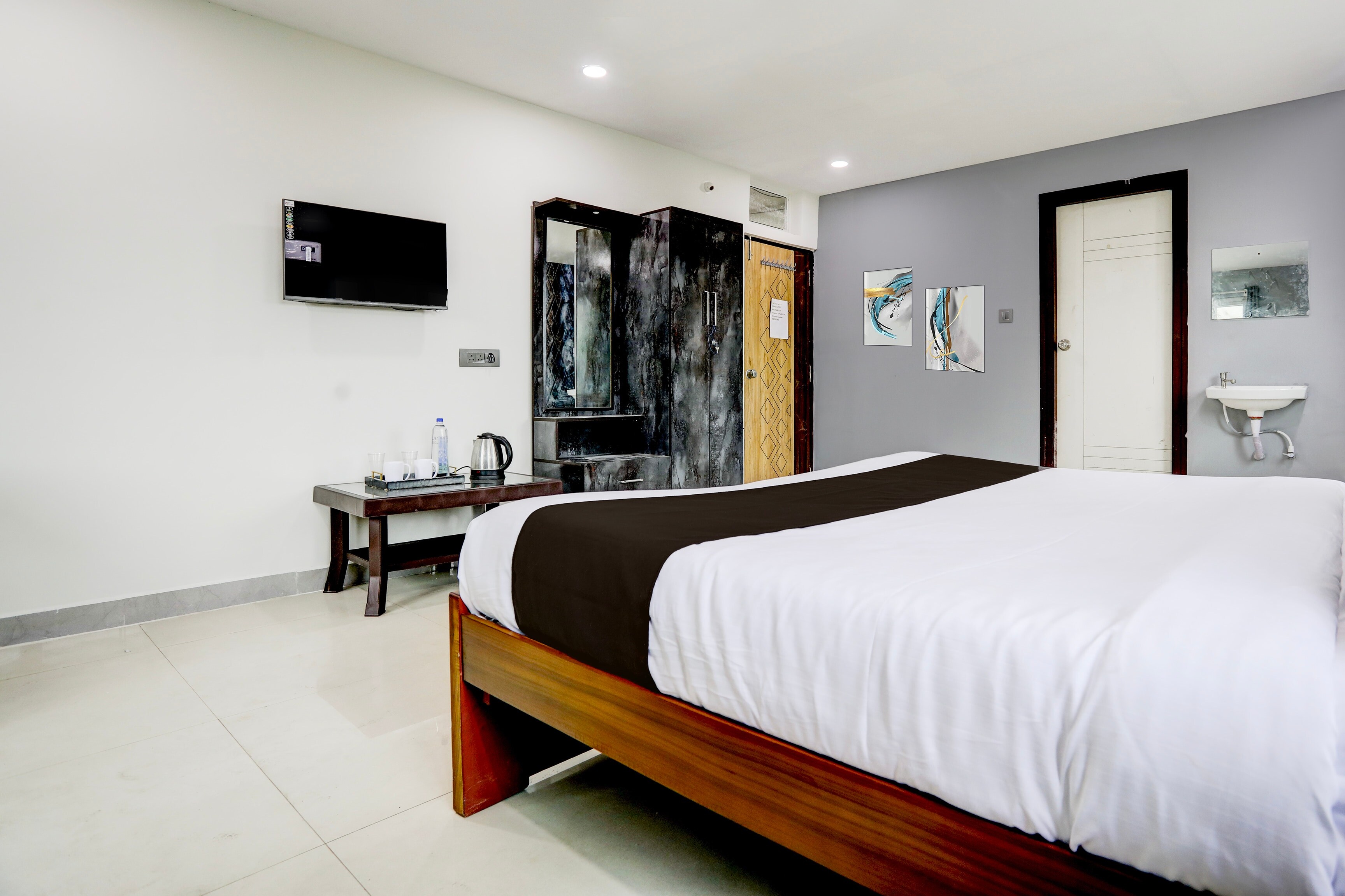 Townhouse VIP Hills Hitech City - Tap to explore photos