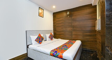 Via Hari Nagar Ashram Room Type - Deluxe Room