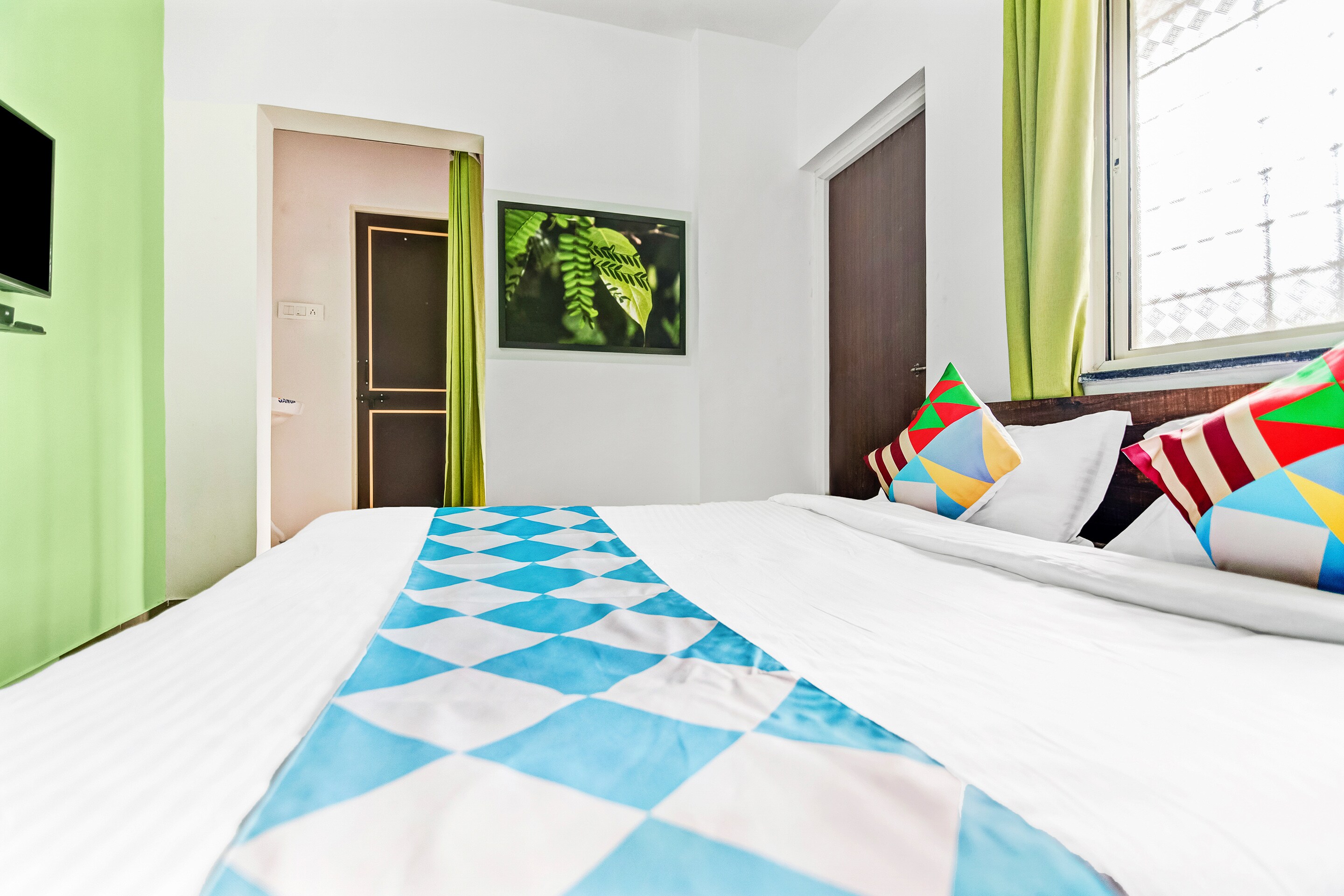 Hotel O Home Elegant RK Fursungi - Tap to explore photos