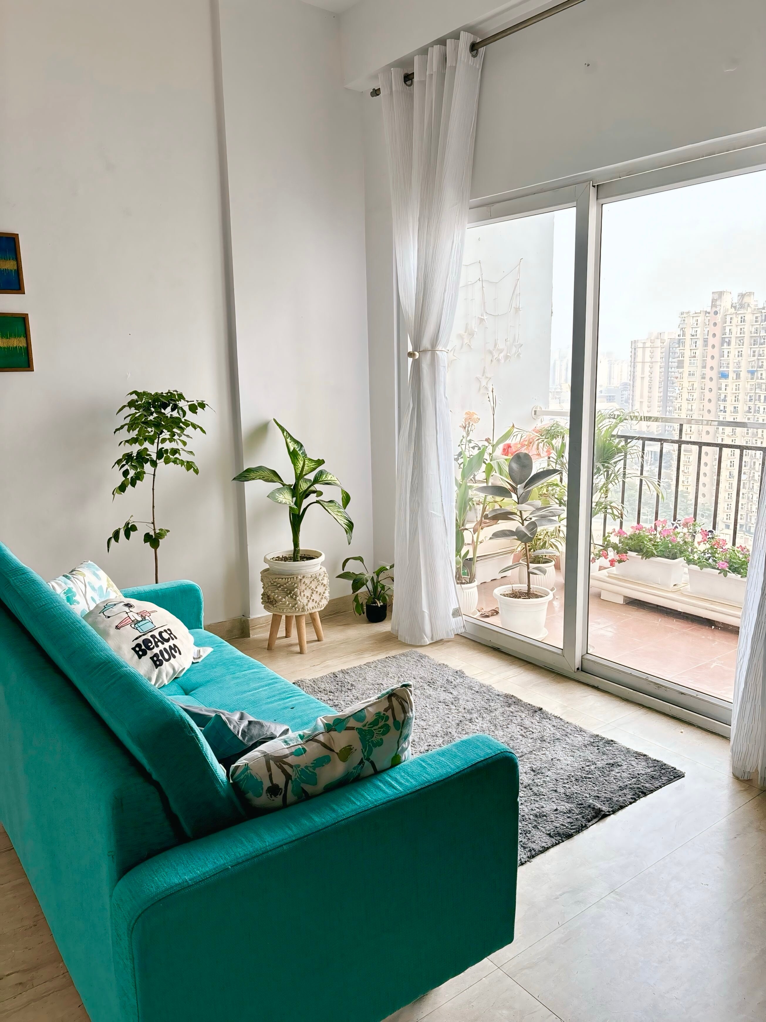 Central Noida Retreat - Tap to explore photos