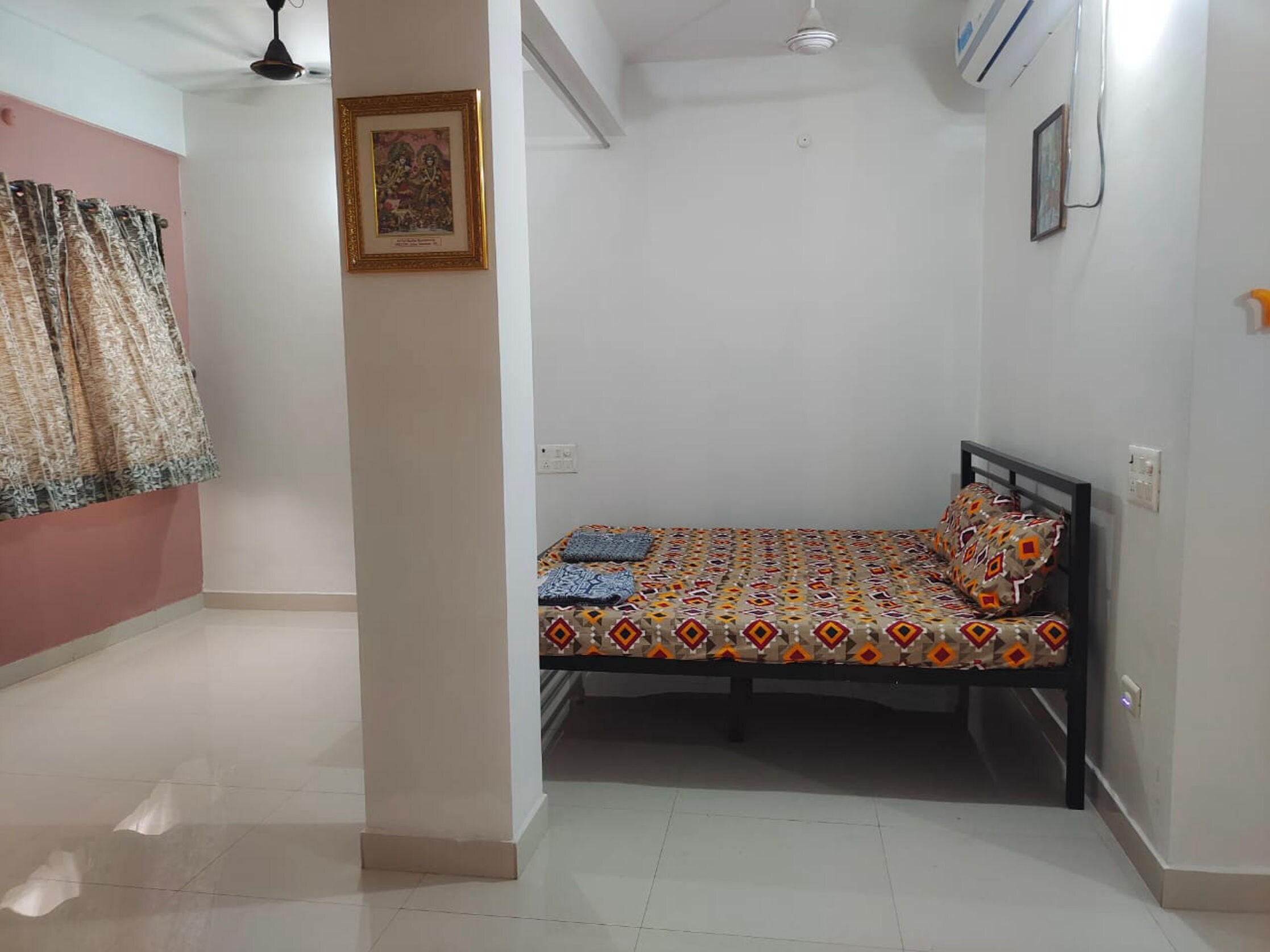 Sunrise Spacious 2BHK Near Railway - Tap to explore photos