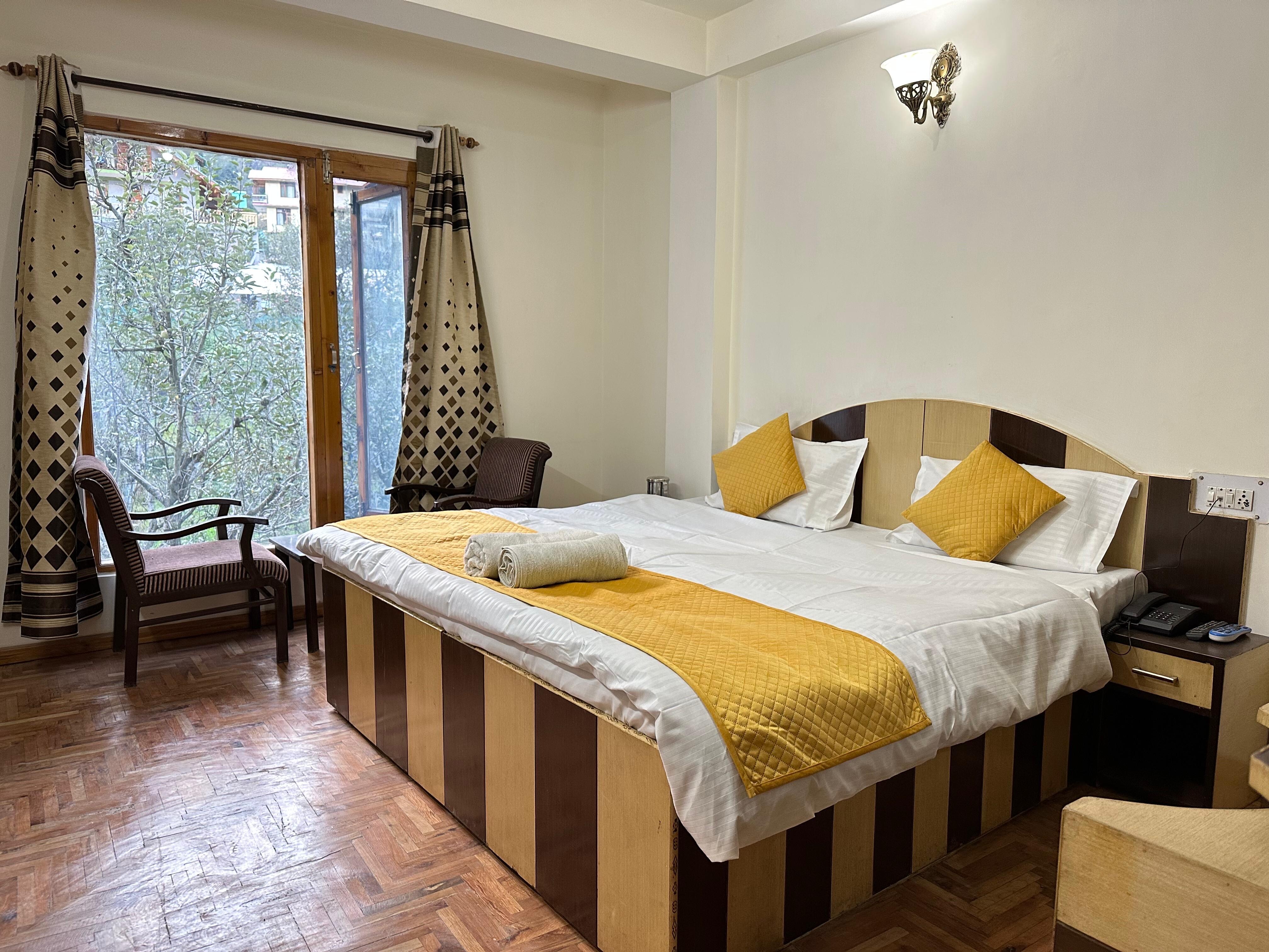 shshwat 4 bhk cottage - Tap to explore photos