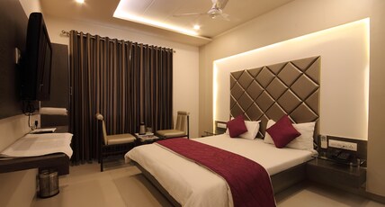 Hotel Flair Inn Room Type - Executive Queen Bed Room