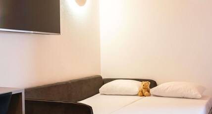 ibis Styles Toulouse Cite Espace Room Type - Standard Family Room with one double bed and twin beds (sofa)