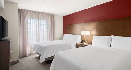 Staybridge Suites INDIANAPOLIS-AIRPORT Room Type - 1 Queen Studio Suite Mobility Accessible Tub
