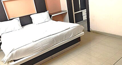 Sanjeev Regency Room Type - Deluxe Room