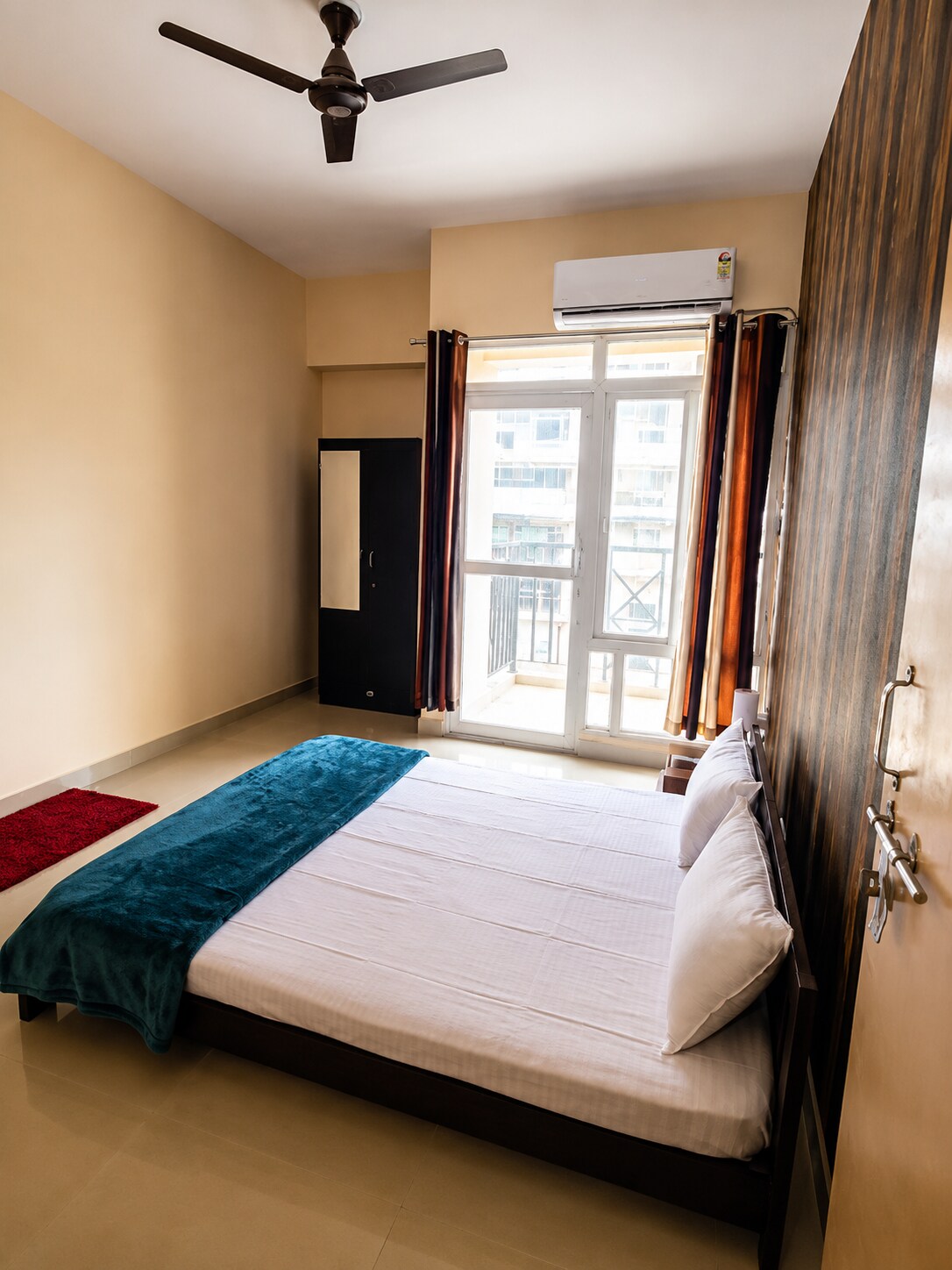 2bhk Beautiful Couple Friendly Apartment Ansal Lkw - Tap to explore photos