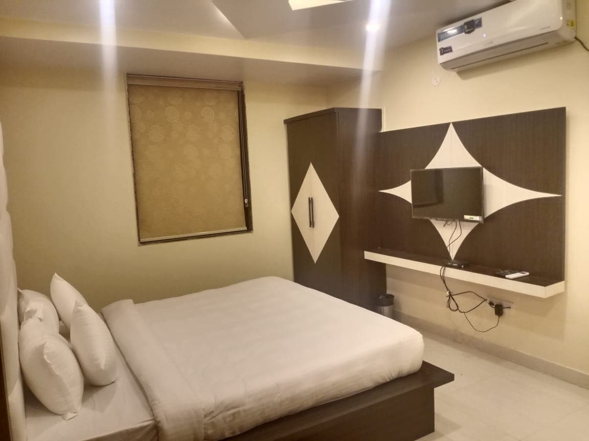 Hotel Geetanjali Paradise - Tap to explore photos