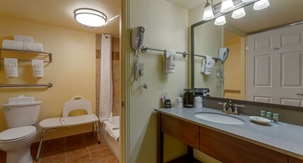 Best Western Phoenix Goodyear Inn Room Type - Accessible - 1 Queen, Mobility Accessible, Bathtub, Non-Smoking, Full Breakfast