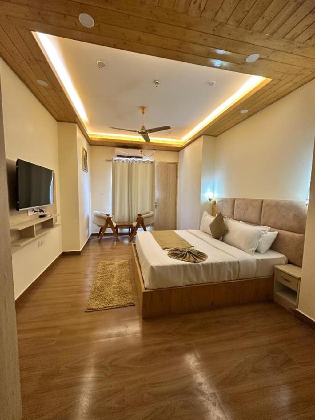 The Chail Pine Orchard Resort - Tap to explore photos
