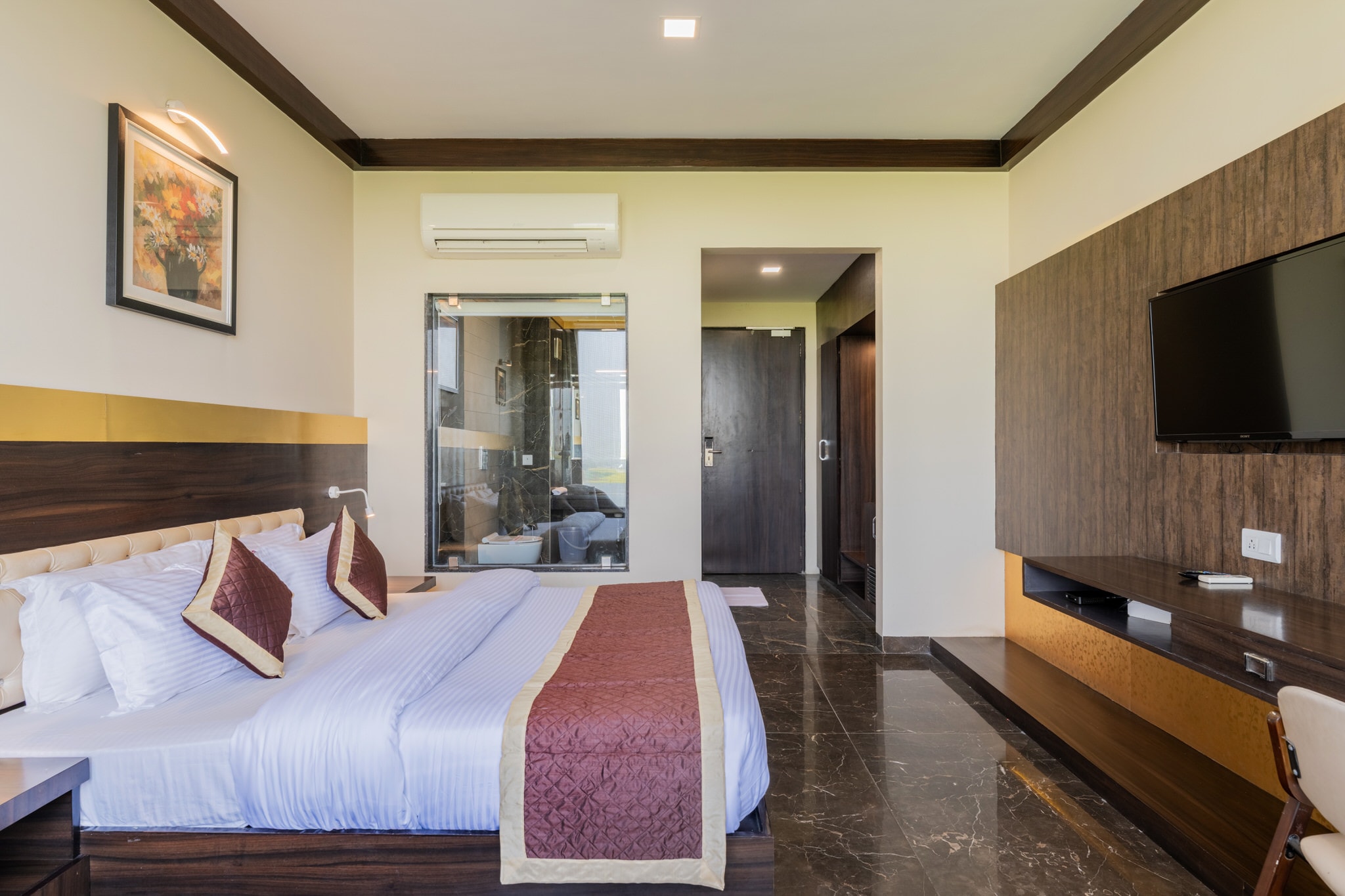 Hotel Highway Prince - Tap to explore photos