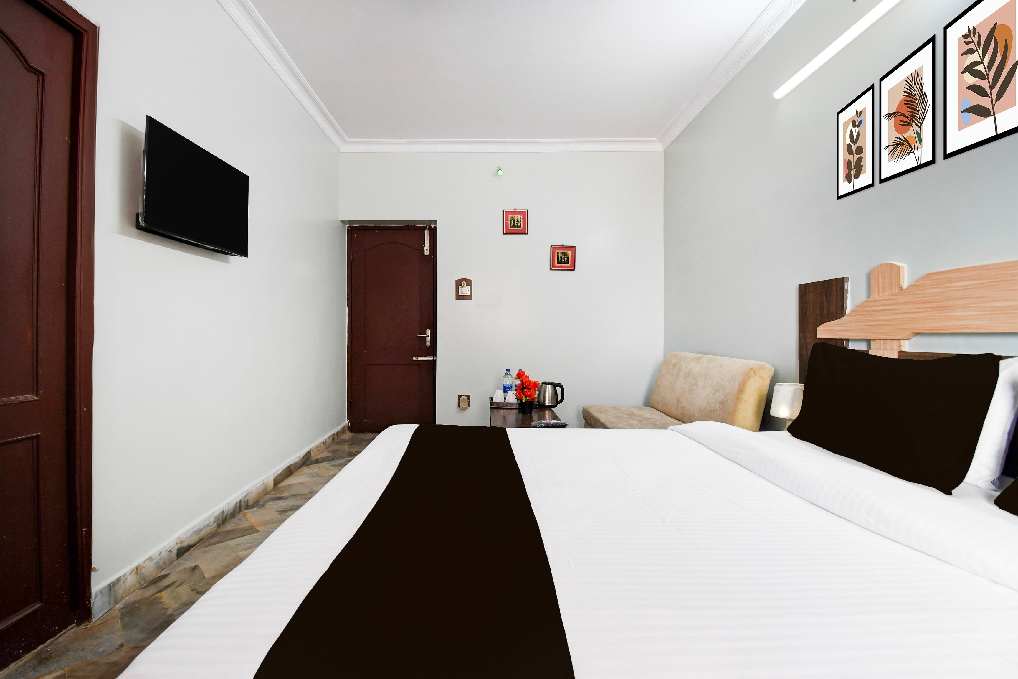 OYO Townhouse Jyoti Mahal Road Rayagada - Tap to explore photos