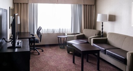 Holiday Inn BIG RAPIDS Room Type - 1 King Bed Suite Addl Living Area