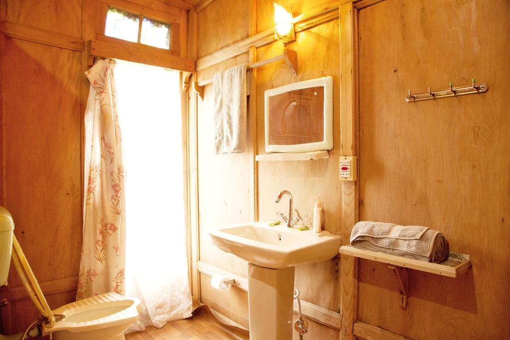 New Bul Bul Houseboat Dal Lake - Tap to explore photos