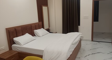 THE PEARL HEAVEN Room Type - Deluxe King Bed Room with City View