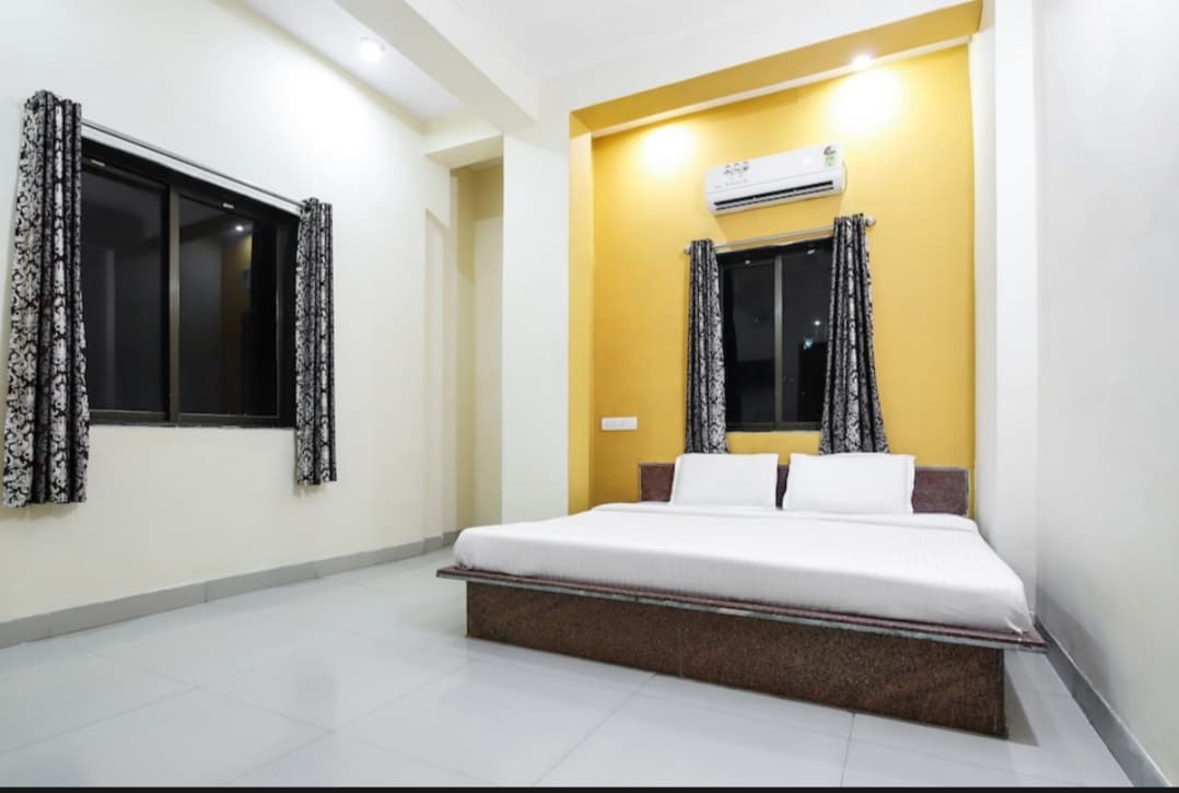 Hotel Kamal Darshan - Tap to explore photos