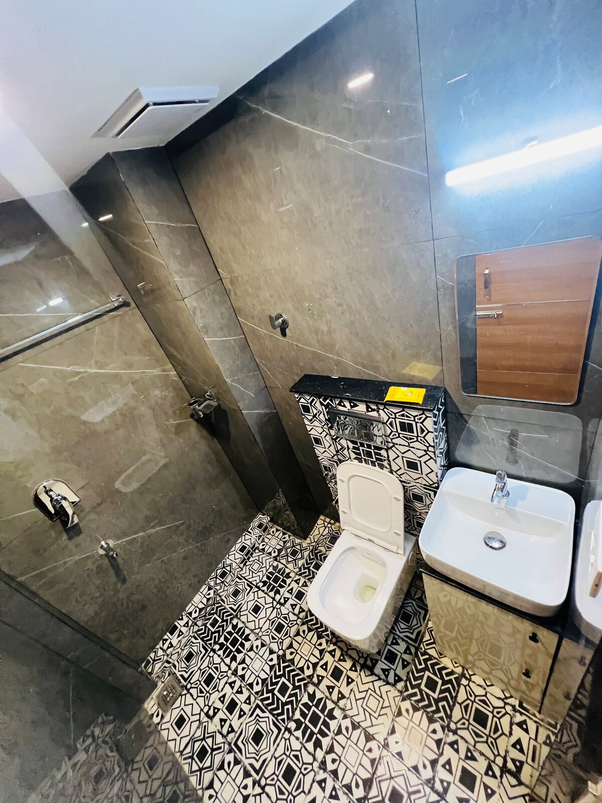Irani Residency - Sea View Rooms - Tap to explore photos