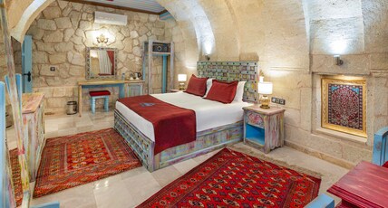 Han Cave Suites Room Type - Luxury room with jacuzzi