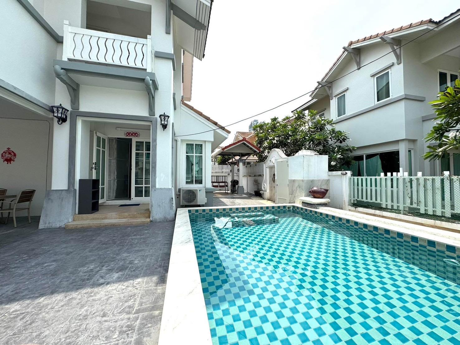 Warisa Garden Pool villa - Tap to explore photos