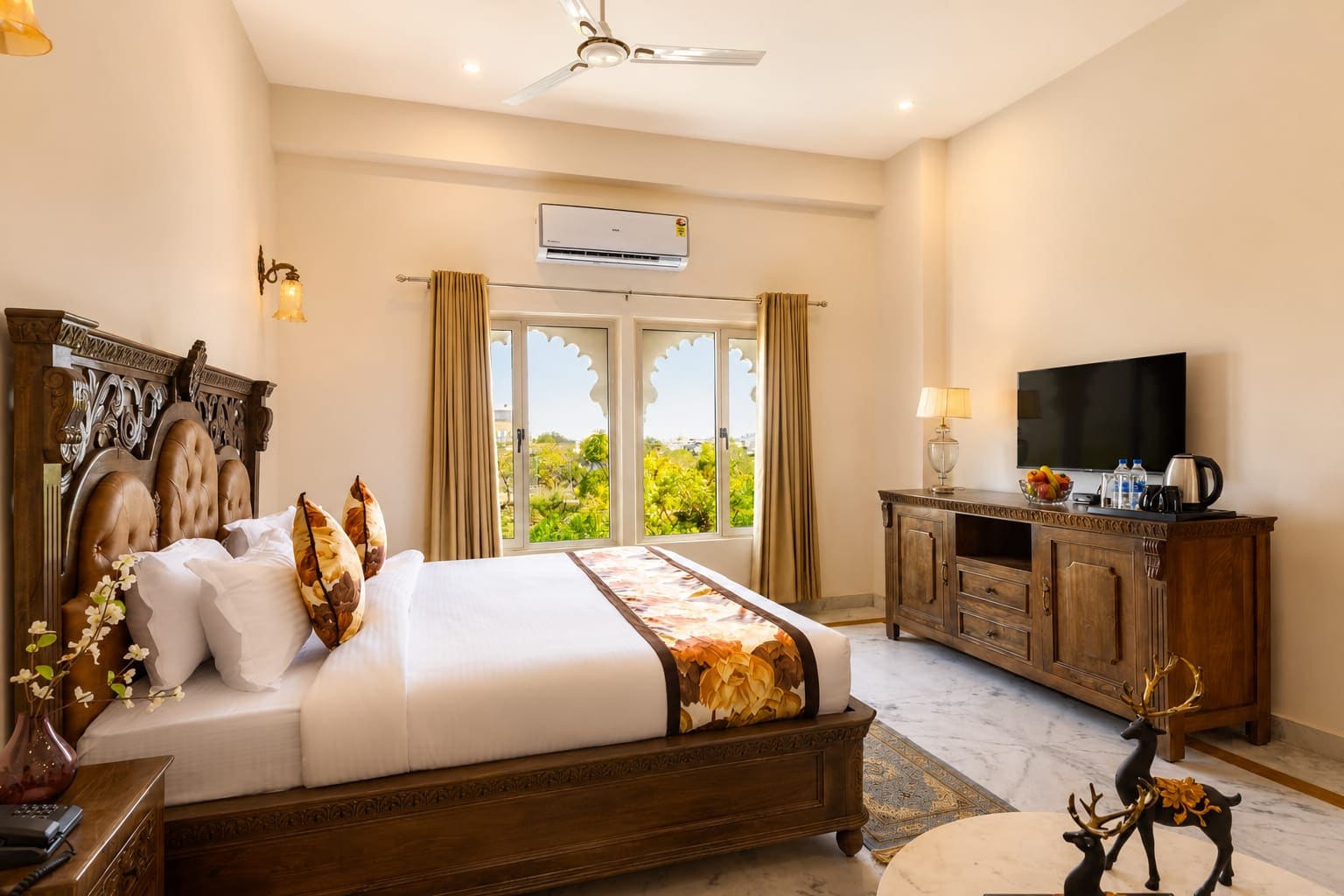 The Royal Courtyard - Luxury Suites Hotel - Tap to explore photos