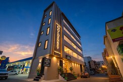 Golden Key- Adarsh Nagar Near Maxx & Fortis Hospital