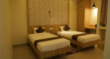 Hotel Sky High Kailash Room Type - Deluxe Room