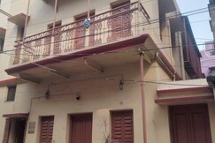 Evara Stays ||A Family Cozy Stay Opp Lake Mall