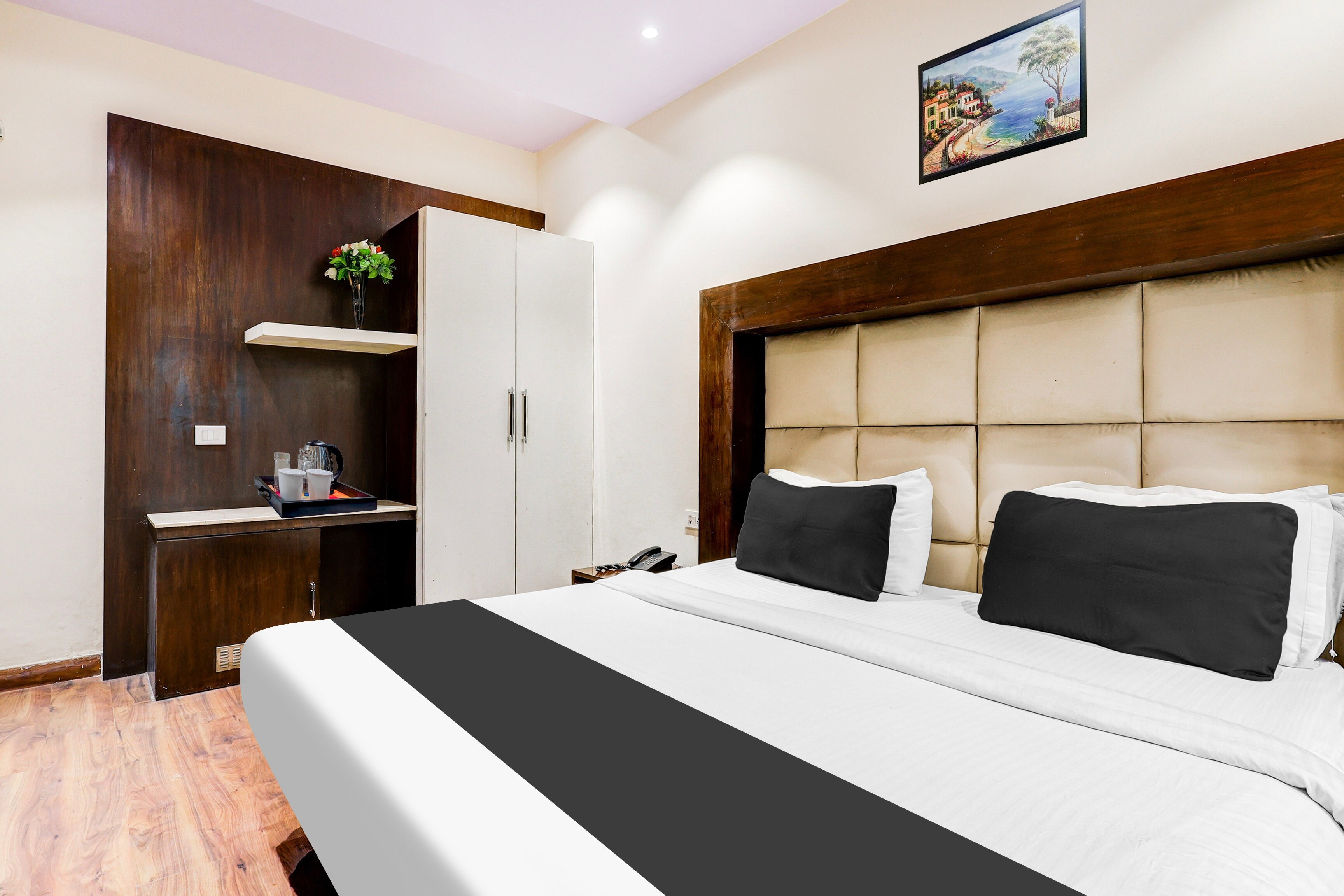 Townhouse Oak Sector 25 Gurgaon - Tap to explore photos