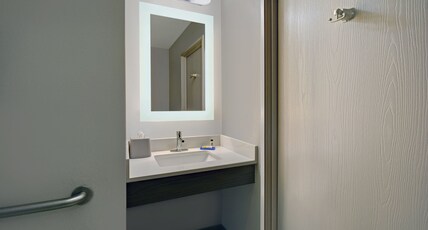 Holiday Inn Express Adrian, an IHG Hotel Room Type - 1 King Bed Standard